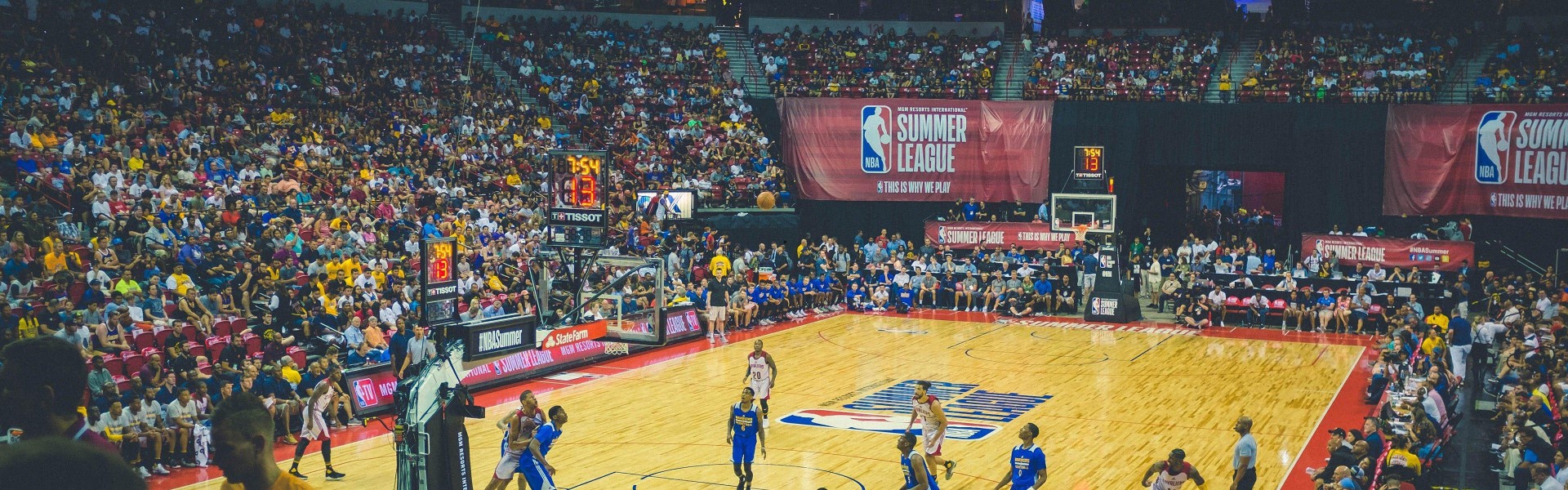 ok 澳客足球彩_薪火相传，隆多、亨德森与朗佐-鲍尔共聚训练馆，三代控卫的智慧交融