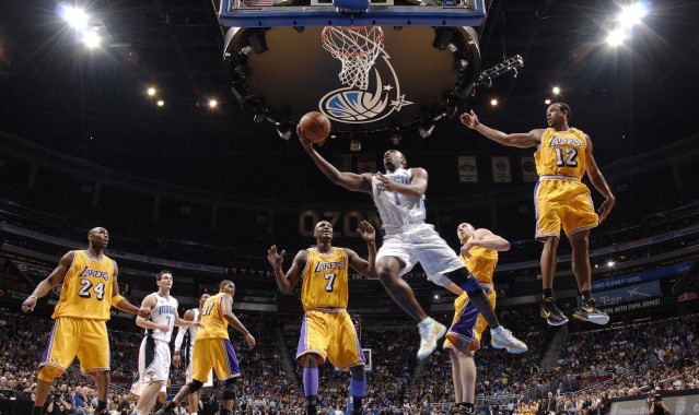 okooo：快船薪资策略转向保守 鲍威尔未来成疑皆因伦纳德顶薪压力