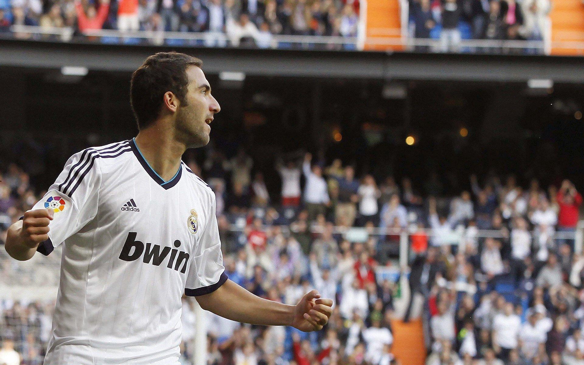 埃尔纳内斯坦言国米面临战术重构，寻找恰尔汗奥卢替身艰巨，阵型变革或成关键