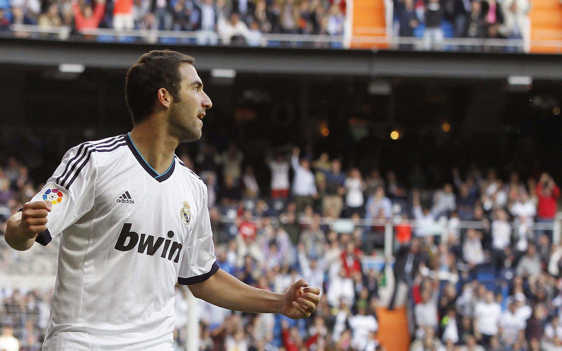 马德里竞技宣布暂停引援，专注球员离队调整；德保罗表现引争议，世界杯冠军光环褪色？